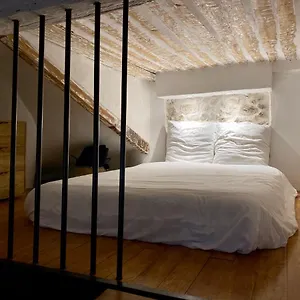 Vieil Apartment
